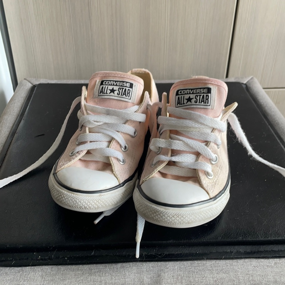 Light pink converse all star